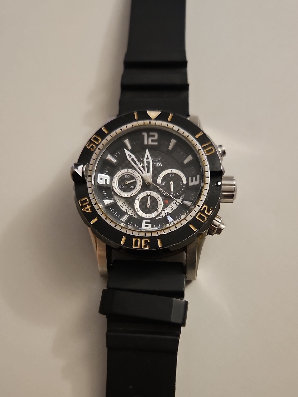 Invicta Pro Diver 23696 Quartz Wrist Watch for Men Working Condition